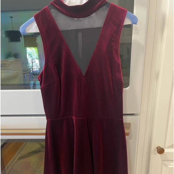 Women's Burgundy Velvet Choker Skater Dress - Picture 3 of 10